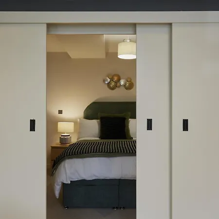 Hayy Signature One Bedroom * Leeds (West Yorkshire)